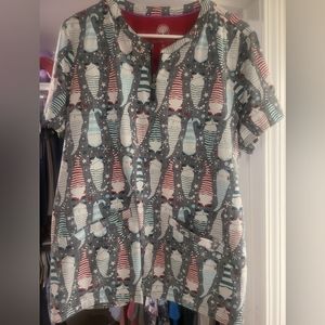 ladies Gnome Christmas Healung Hands Scrub Top Size XL